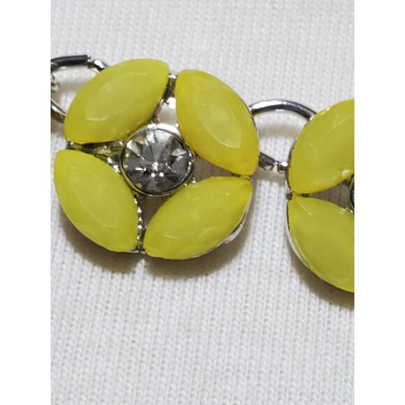 NWOT Women's Jewelry Yellow Floral Statement Necklace - Picture 3 of 4